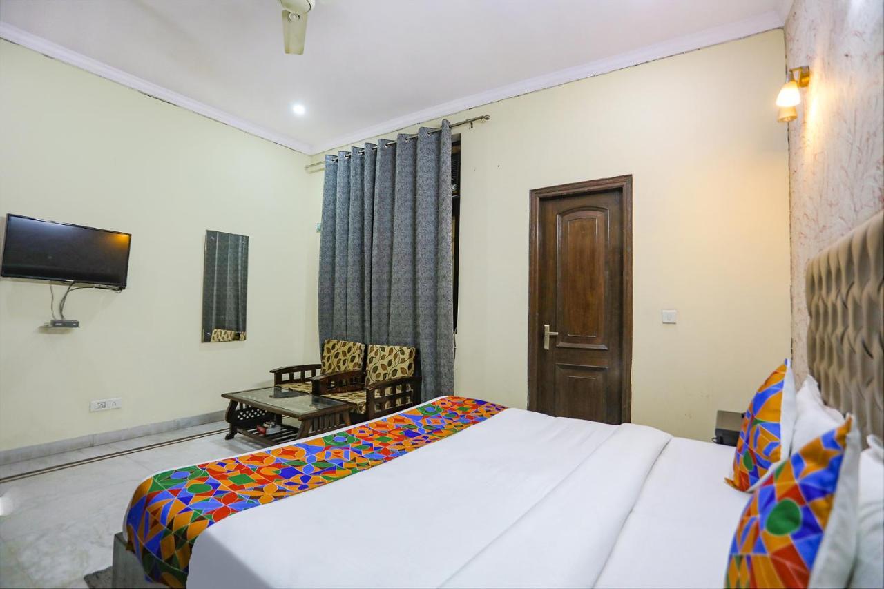 Fabexpress Hm Palace Hotel Noida Buitenkant foto