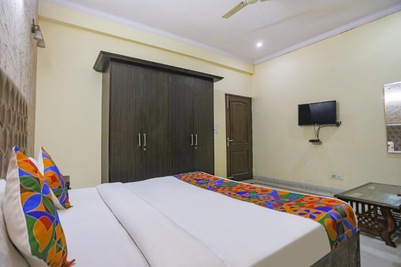 Fabexpress Hm Palace Hotel Noida Buitenkant foto