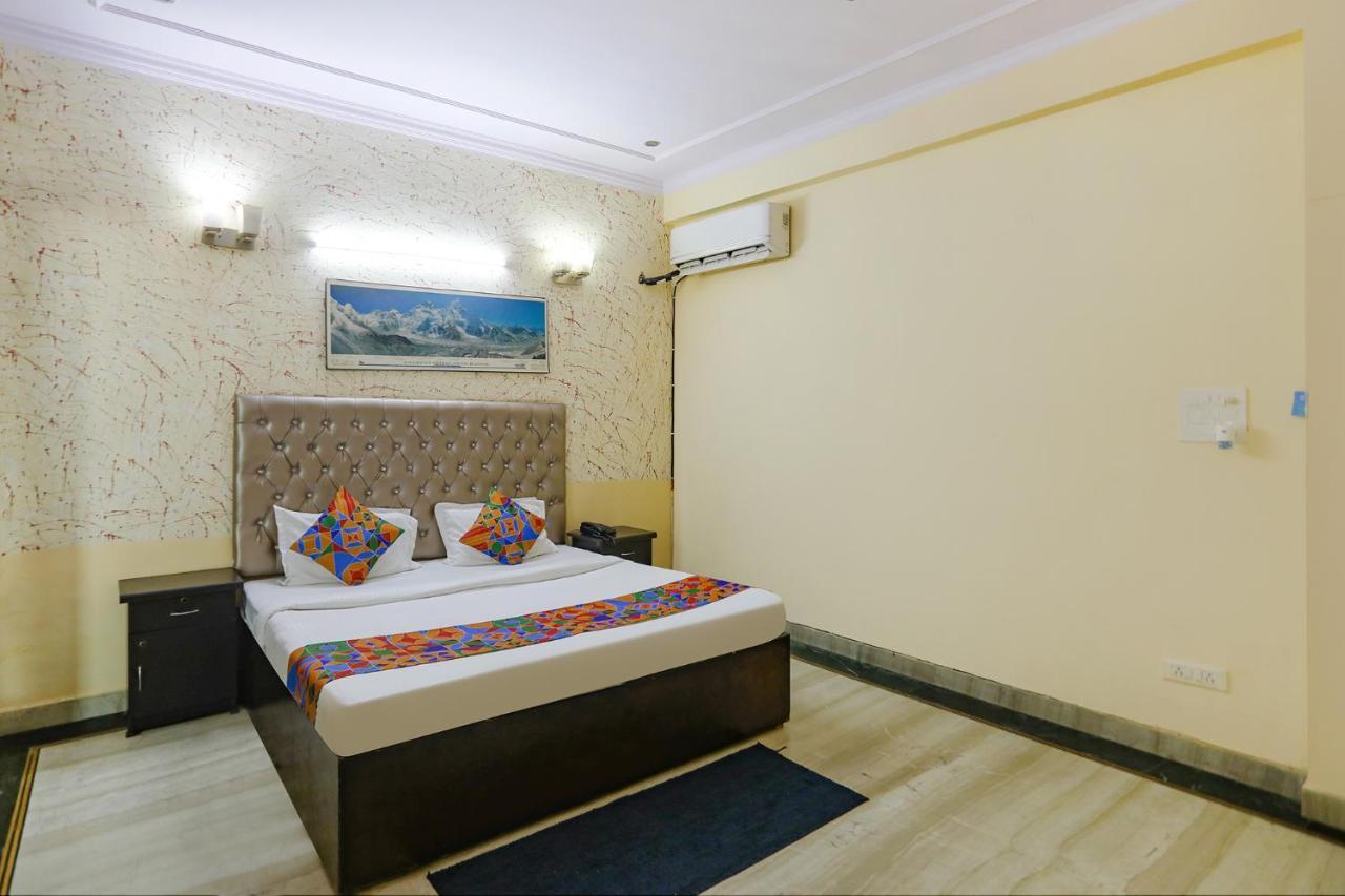 Fabexpress Hm Palace Hotel Noida Buitenkant foto
