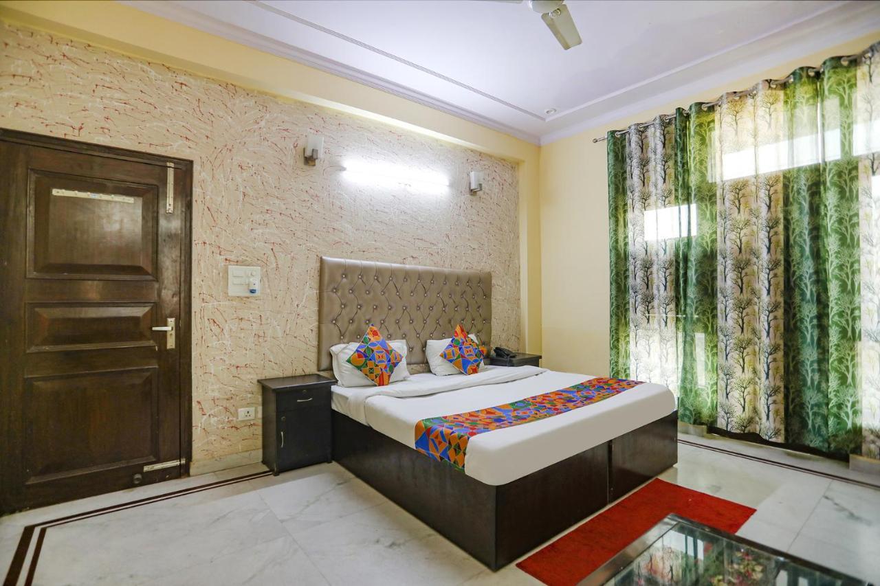 Fabexpress Hm Palace Hotel Noida Buitenkant foto