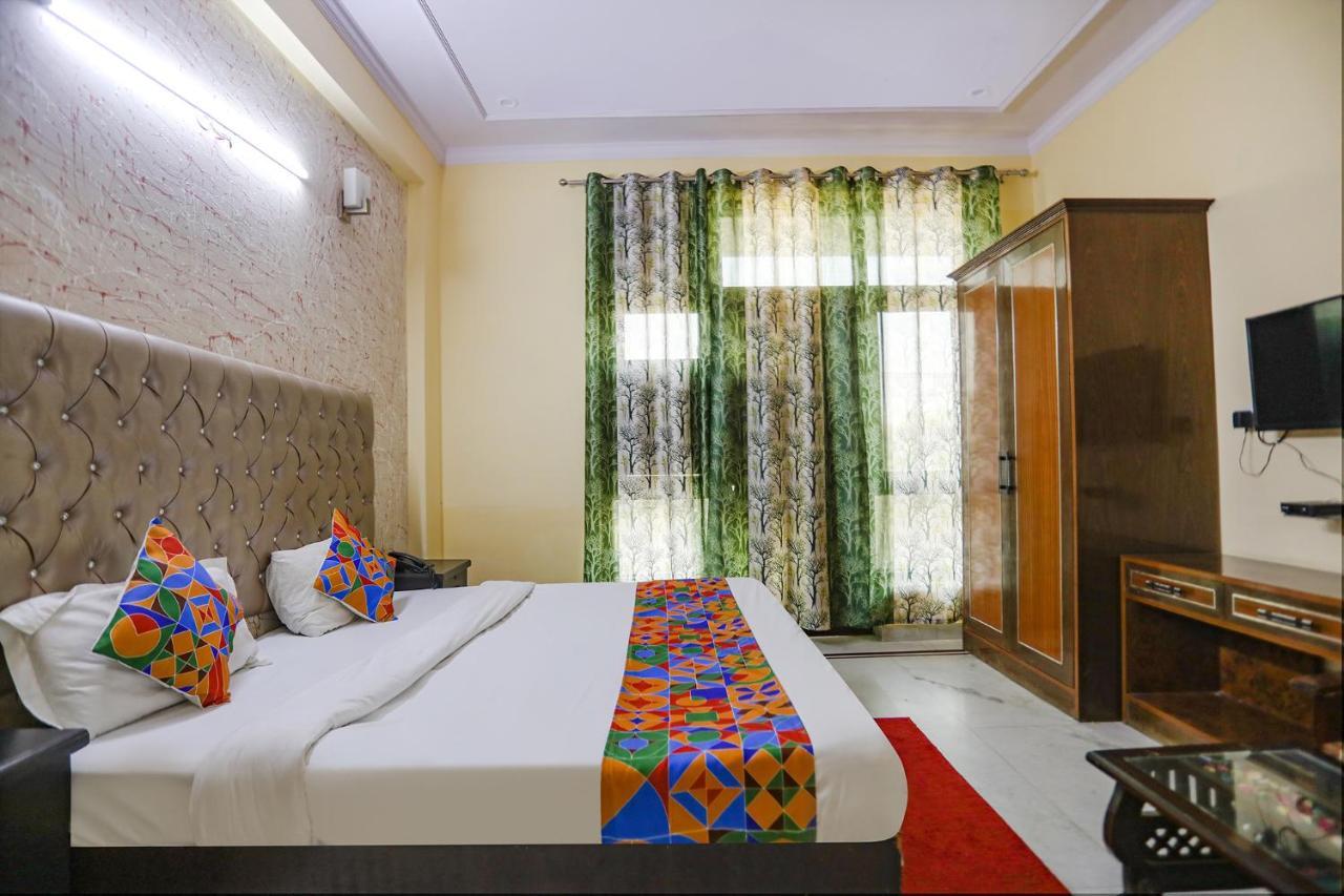 Fabexpress Hm Palace Hotel Noida Buitenkant foto